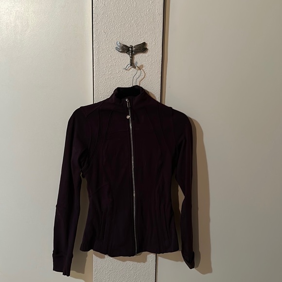 Burgundy color define jacket with cute silver zipper and mesh details - Picture 3 of 5